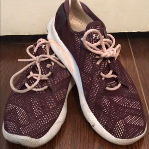 Maroon underarmour  running shoes